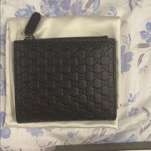 Men’s Gucci wallet